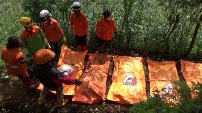 
					Saat Mengubur ke-12 Korbannya Mbah Slamet Dukun Pengganda Uang Terungkap Kejanggalannya.